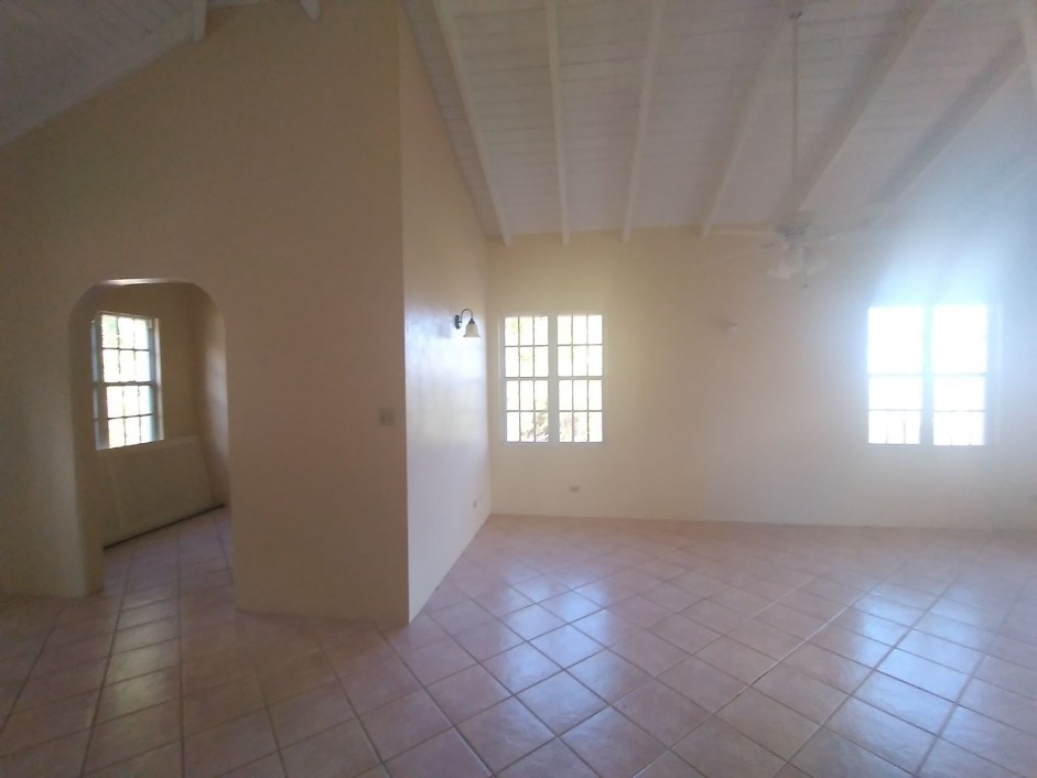 MLS#LE03. LAMBERT ESTATE. 3 BEDROOMS, 3 BATHROOMS SEMI-FURNISHED APARTMENT - Cayman  Property for For Rent